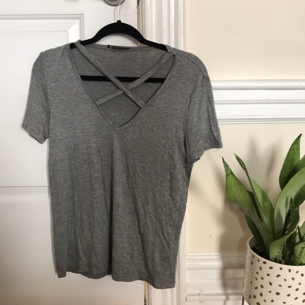 🌻Gray tee shirt with front cross cross cut-out
